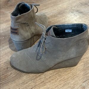 TOMS Women's Taupe Suede Wedge Shoes